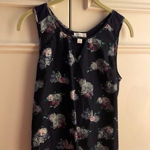 Sleeveless blouse with lace back detail